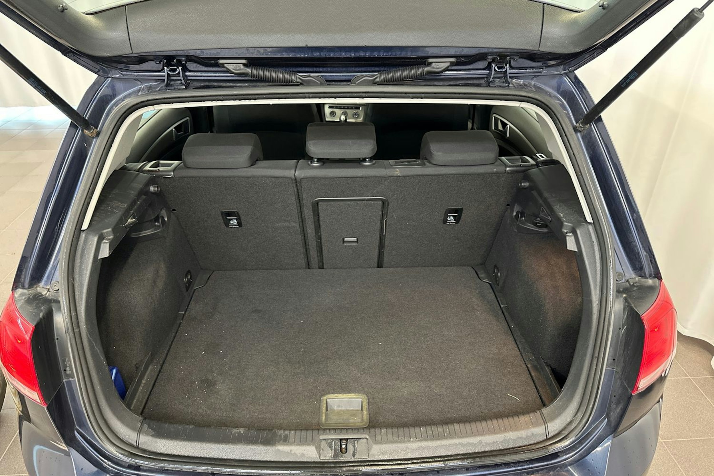 sininen Volkswagen Golf 2015 kuva 14.