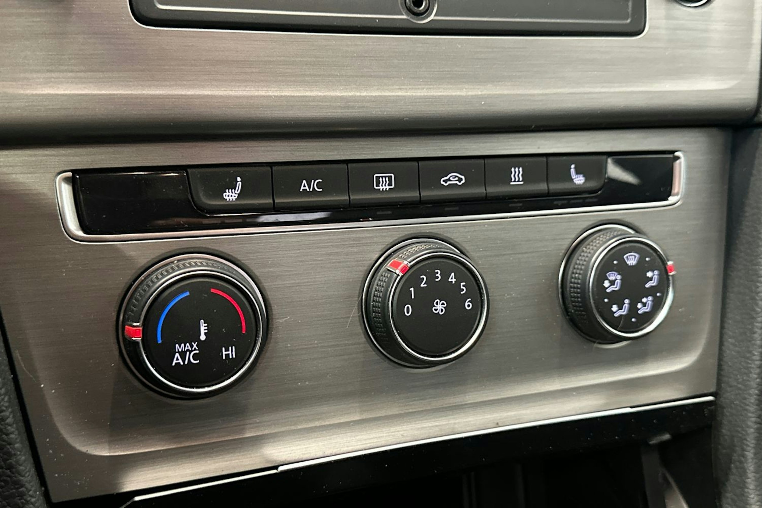 sininen Volkswagen Golf 2015 kuva 19.