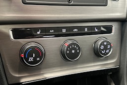 sininen Volkswagen Golf 2015 kuva 19.