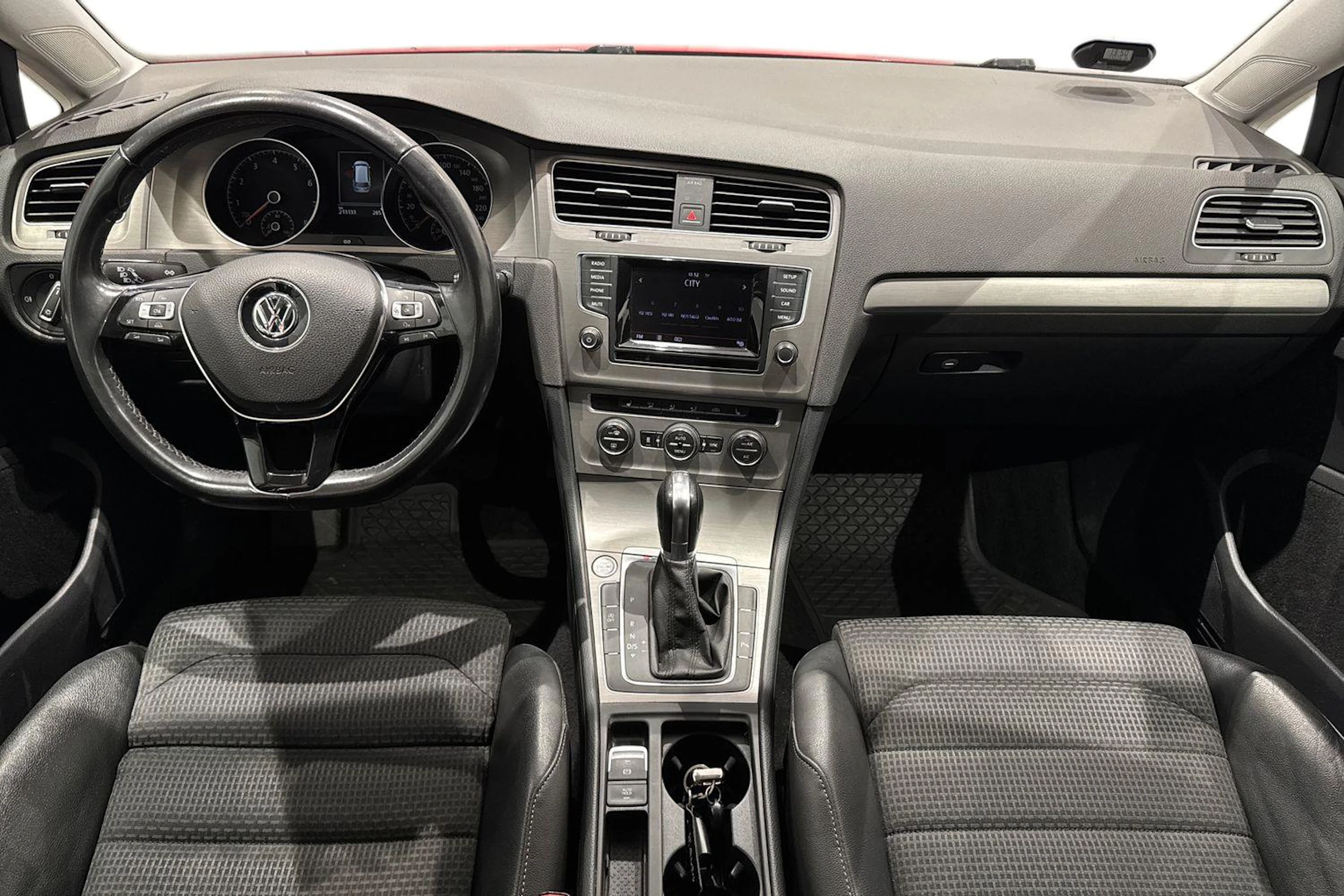 punainen Volkswagen Golf 2015 kuva 34.