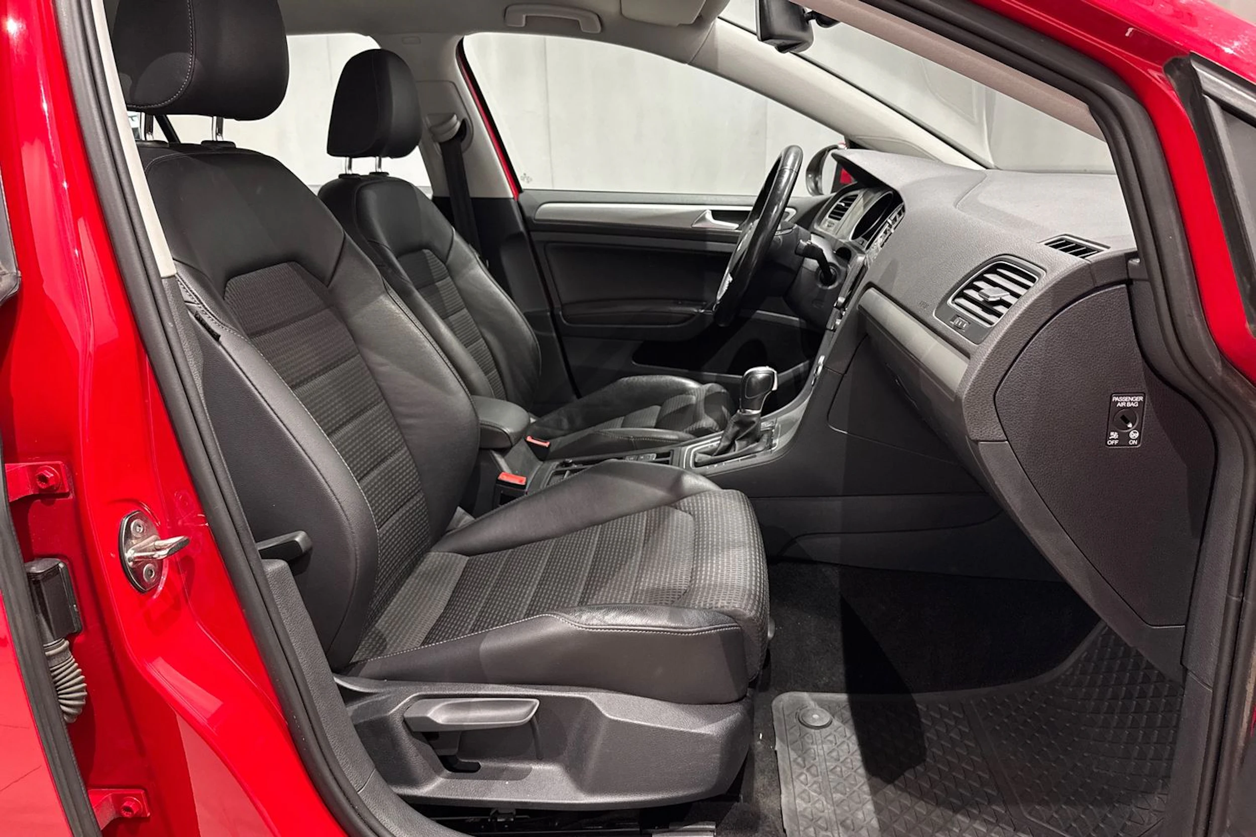 punainen Volkswagen Golf 2015 kuva 42.