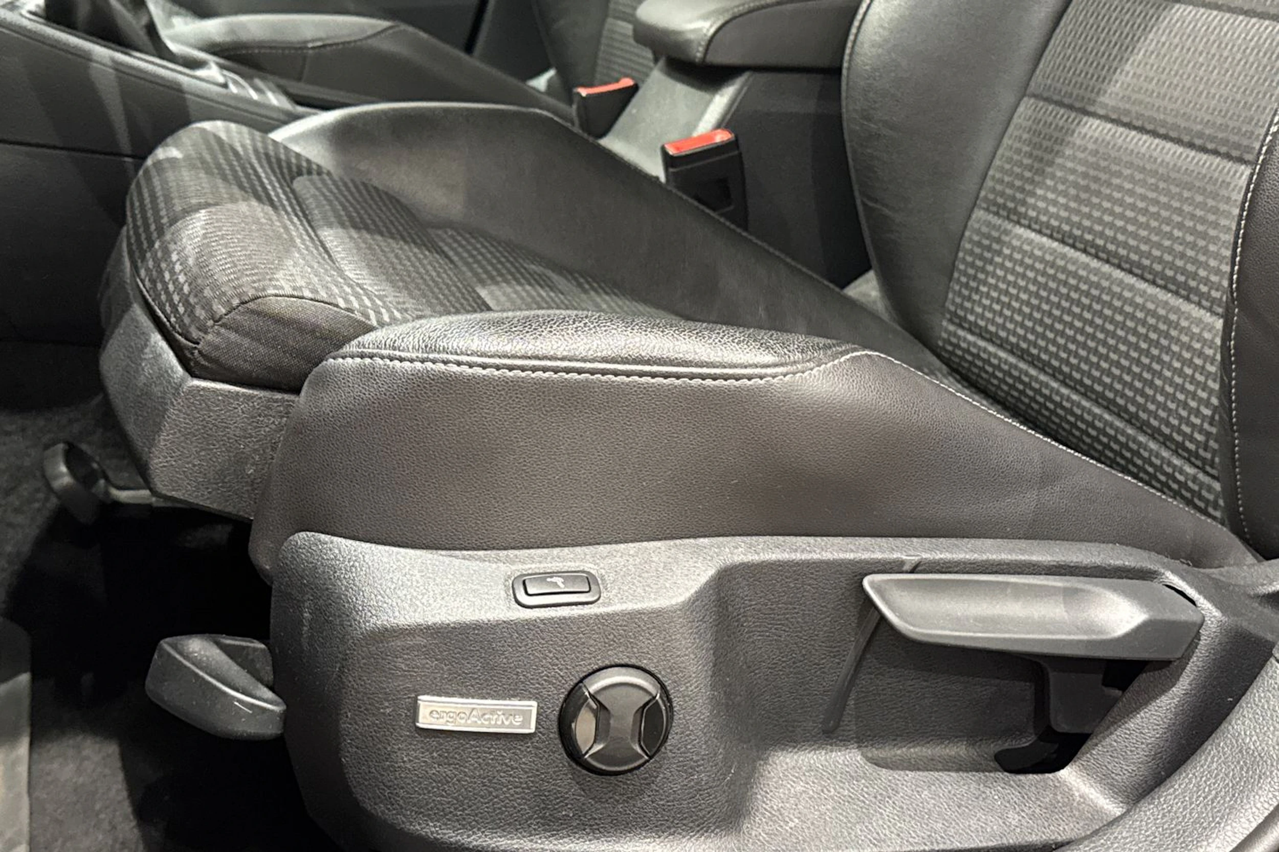 punainen Volkswagen Golf 2015 kuva 43.