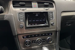 punainen Volkswagen Golf 2015 kuva 46.