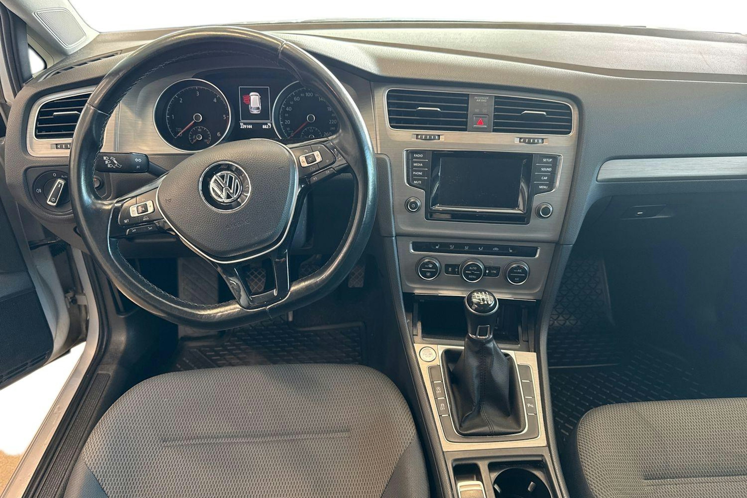 Hopea Volkswagen GOLF 2015 kuva 9.