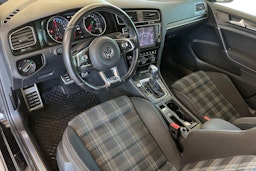 Musta Volkswagen GOLF 2015 kuva 6.