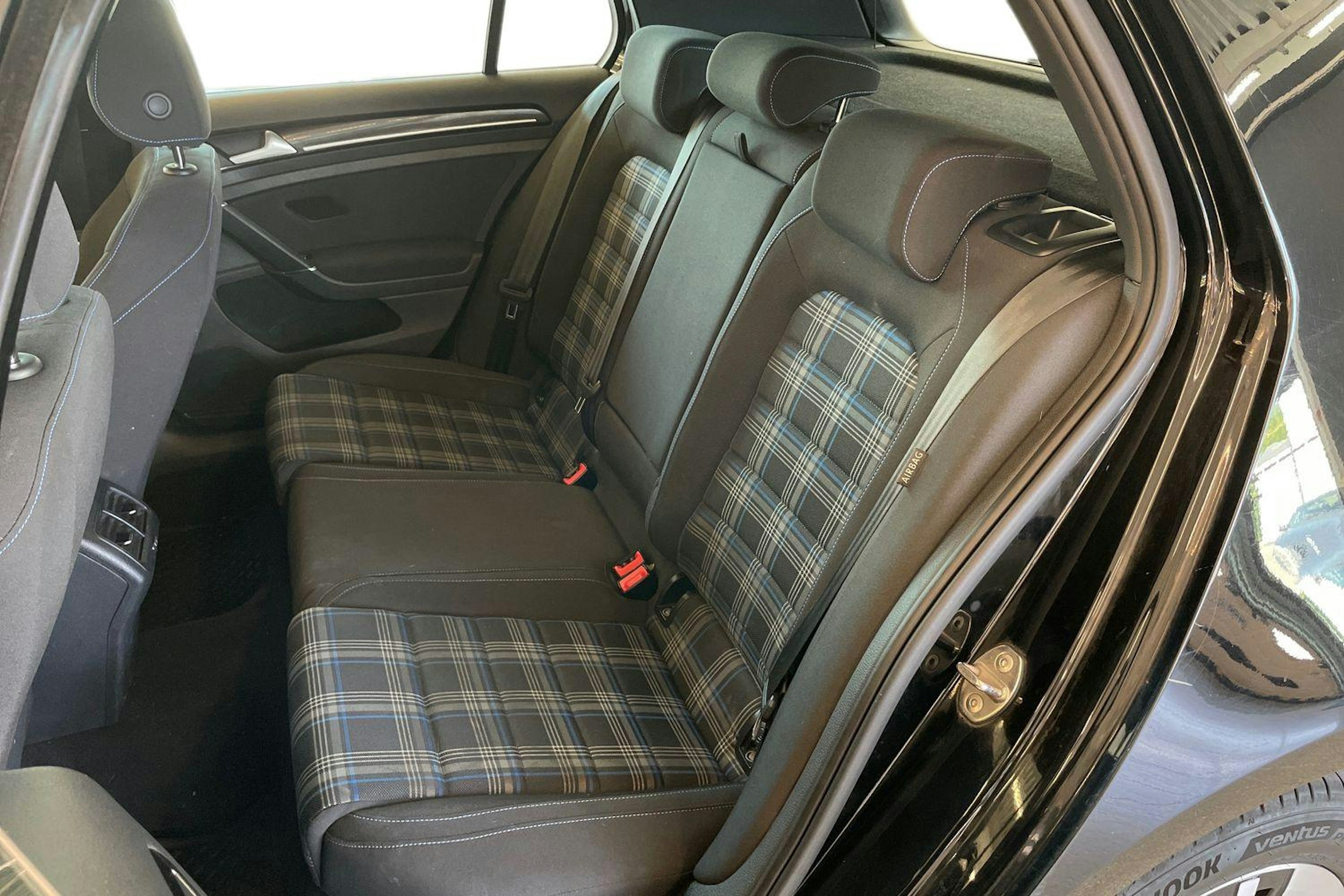 Musta Volkswagen GOLF 2015 kuva 8.