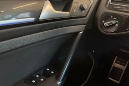 Musta Volkswagen GOLF 2015 kuva 16.