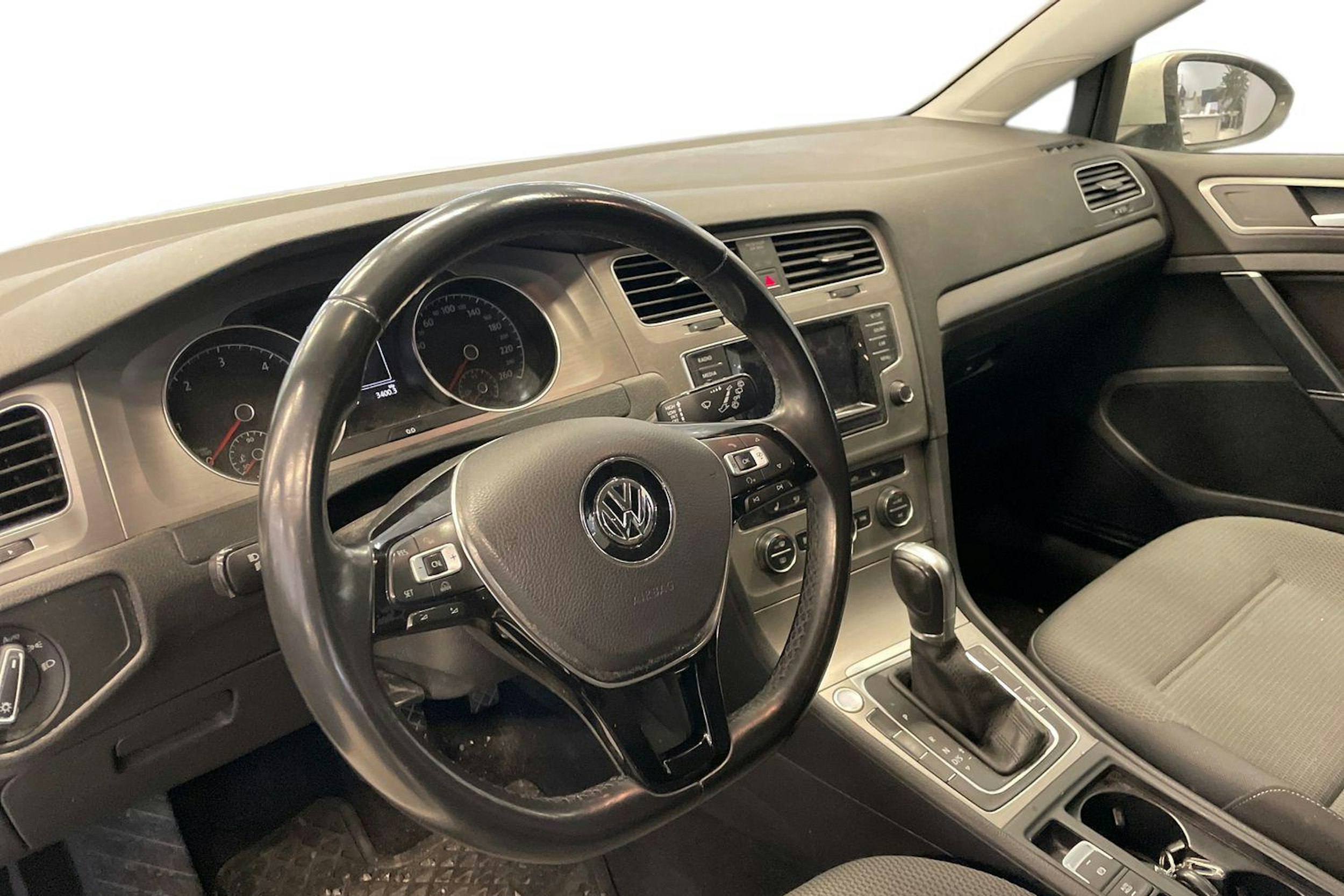 Valkoinen Volkswagen GOLF 2015 kuva 3.