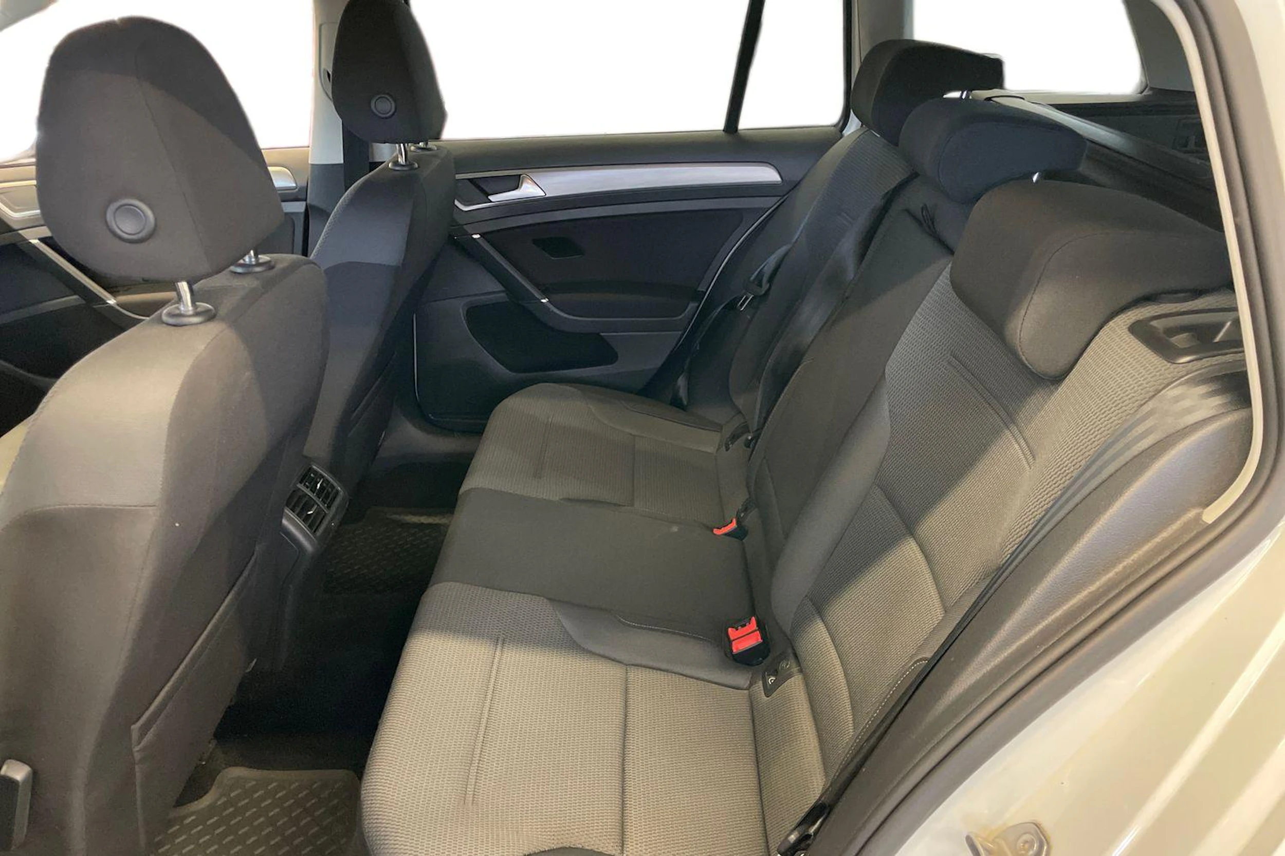 Valkoinen Volkswagen GOLF 2015 kuva 8.