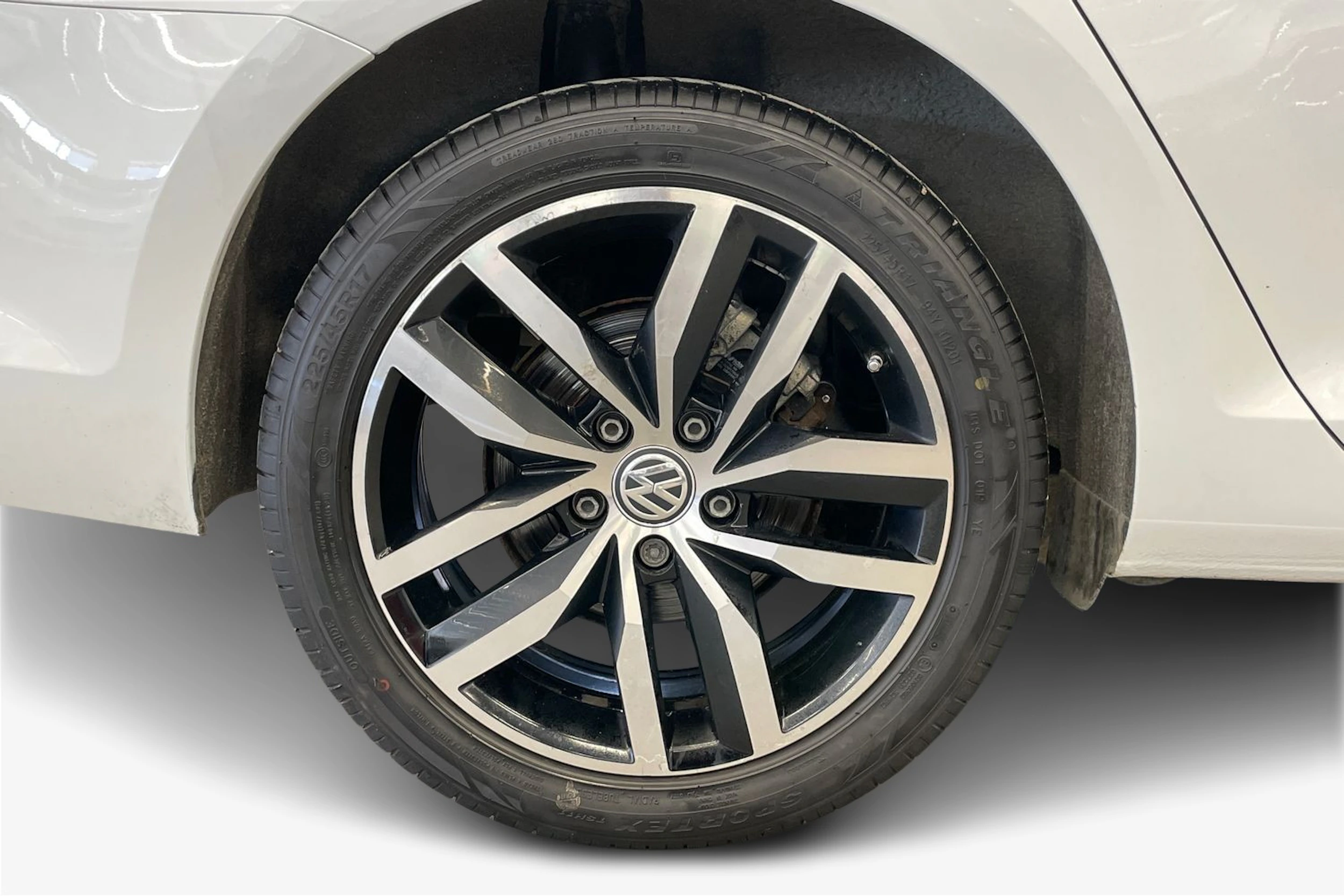 Valkoinen Volkswagen GOLF 2015 kuva 9.