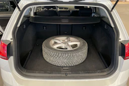 Valkoinen Volkswagen GOLF 2015 kuva 12.