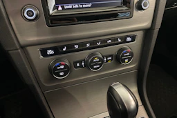 Valkoinen Volkswagen GOLF 2015 kuva 15.