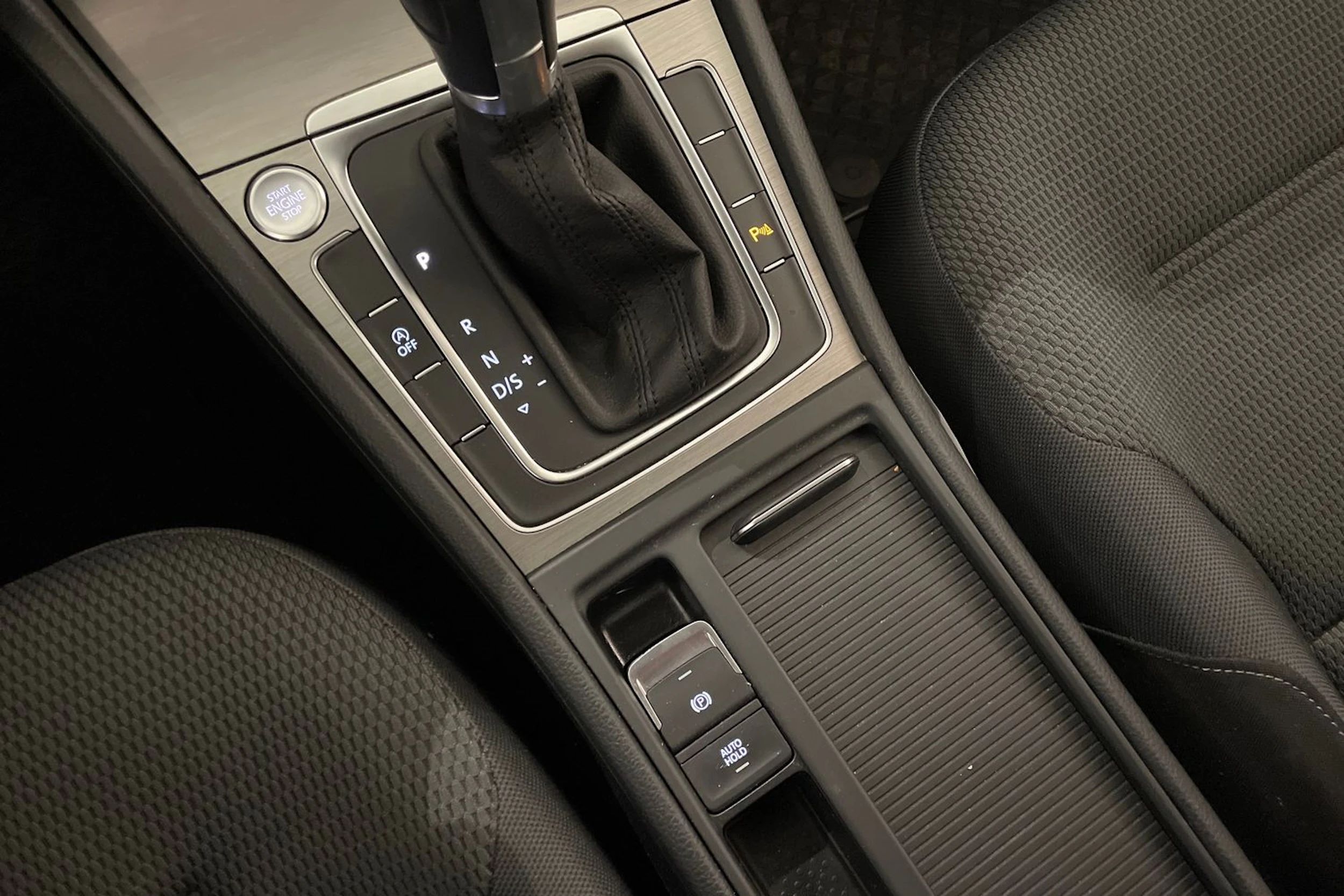 Valkoinen Volkswagen GOLF 2015 kuva 16.