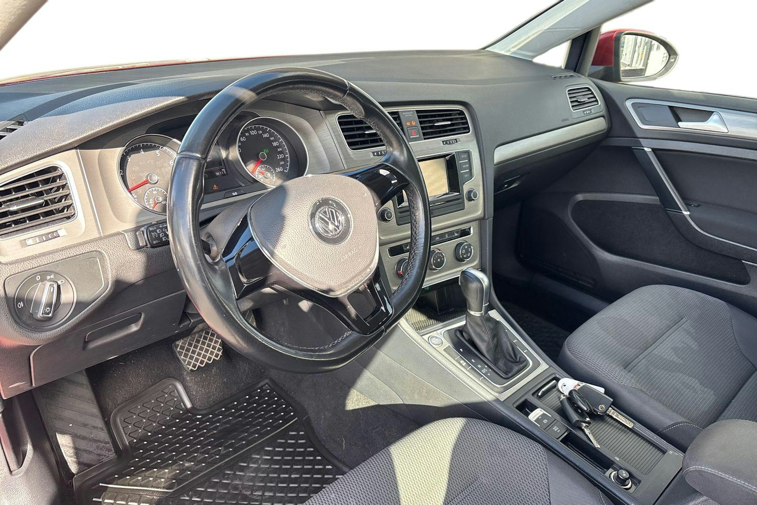 Punainen Volkswagen GOLF 2015 kuva 7.