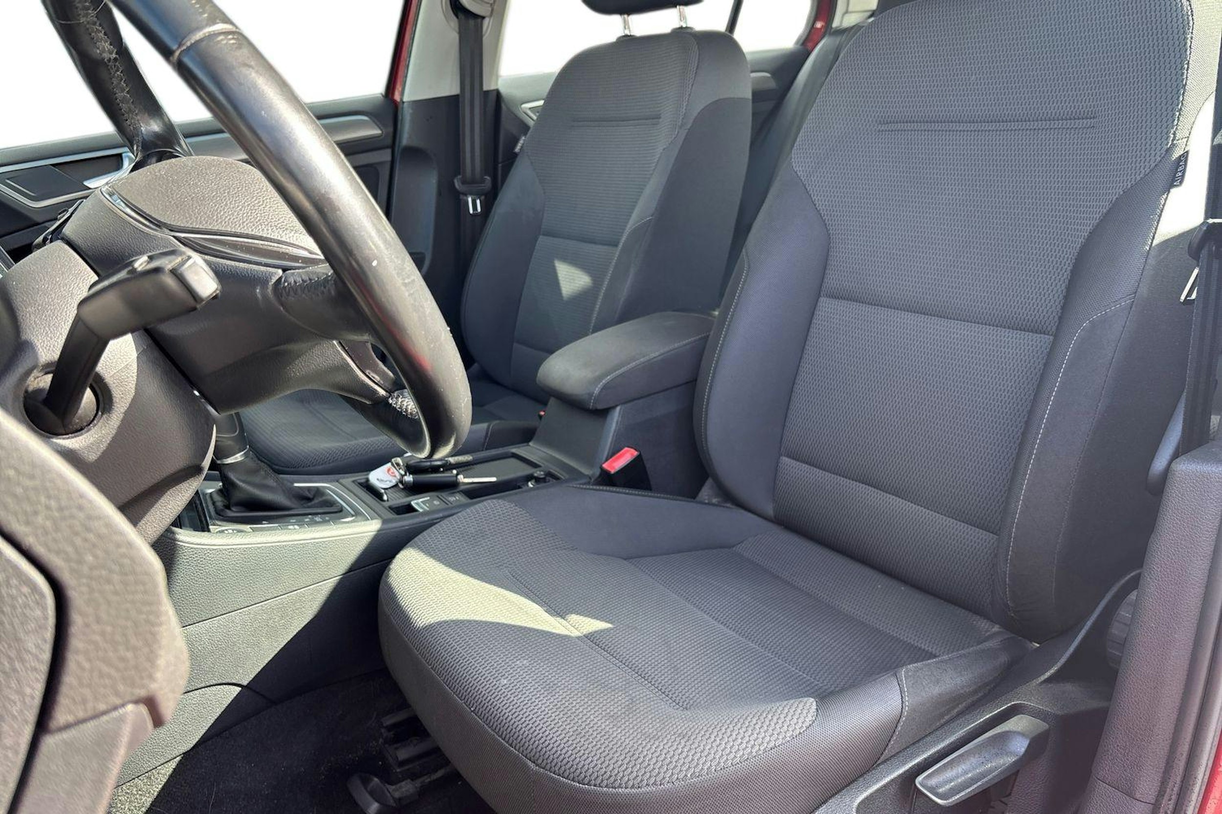 Punainen Volkswagen GOLF 2015 kuva 10.