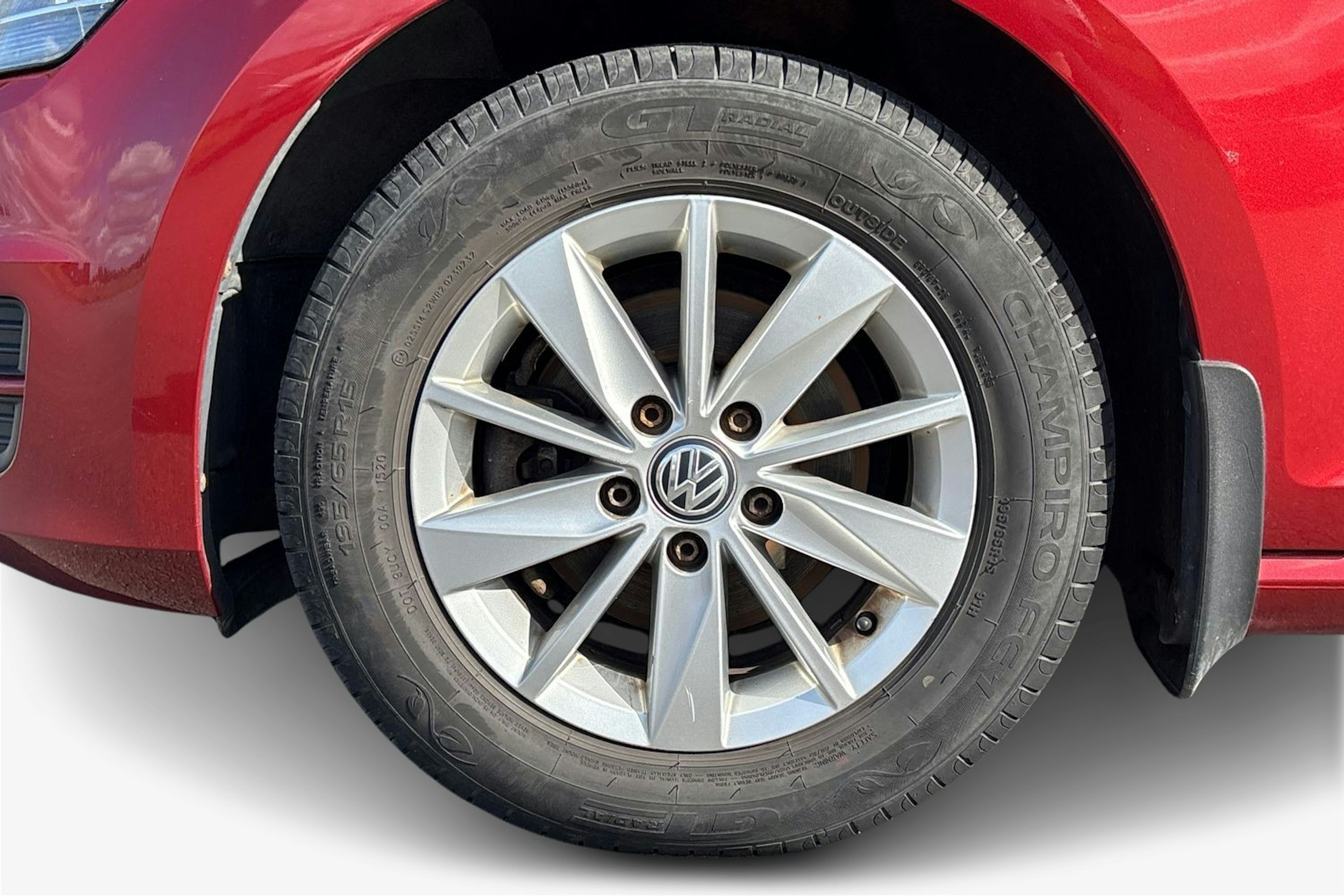 Punainen Volkswagen GOLF 2015 kuva 11.