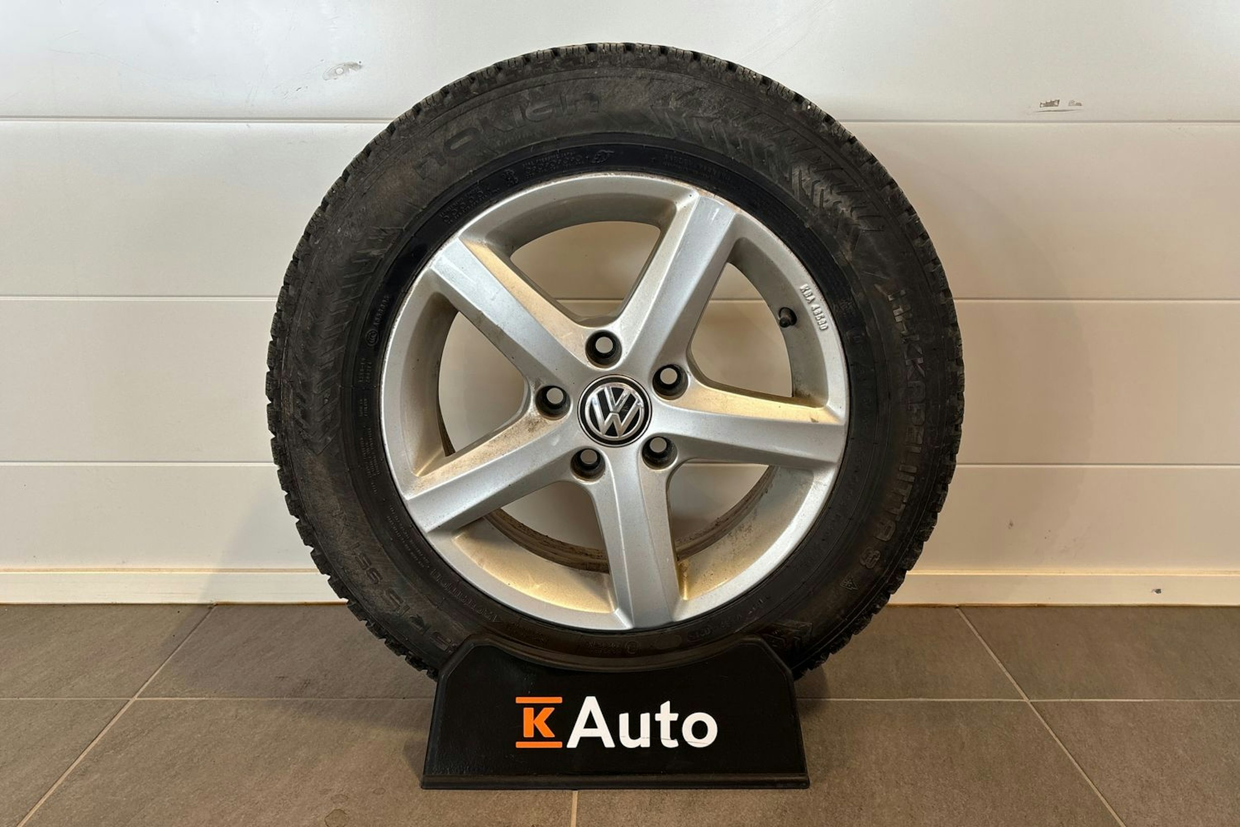 Punainen Volkswagen GOLF 2015 kuva 13.