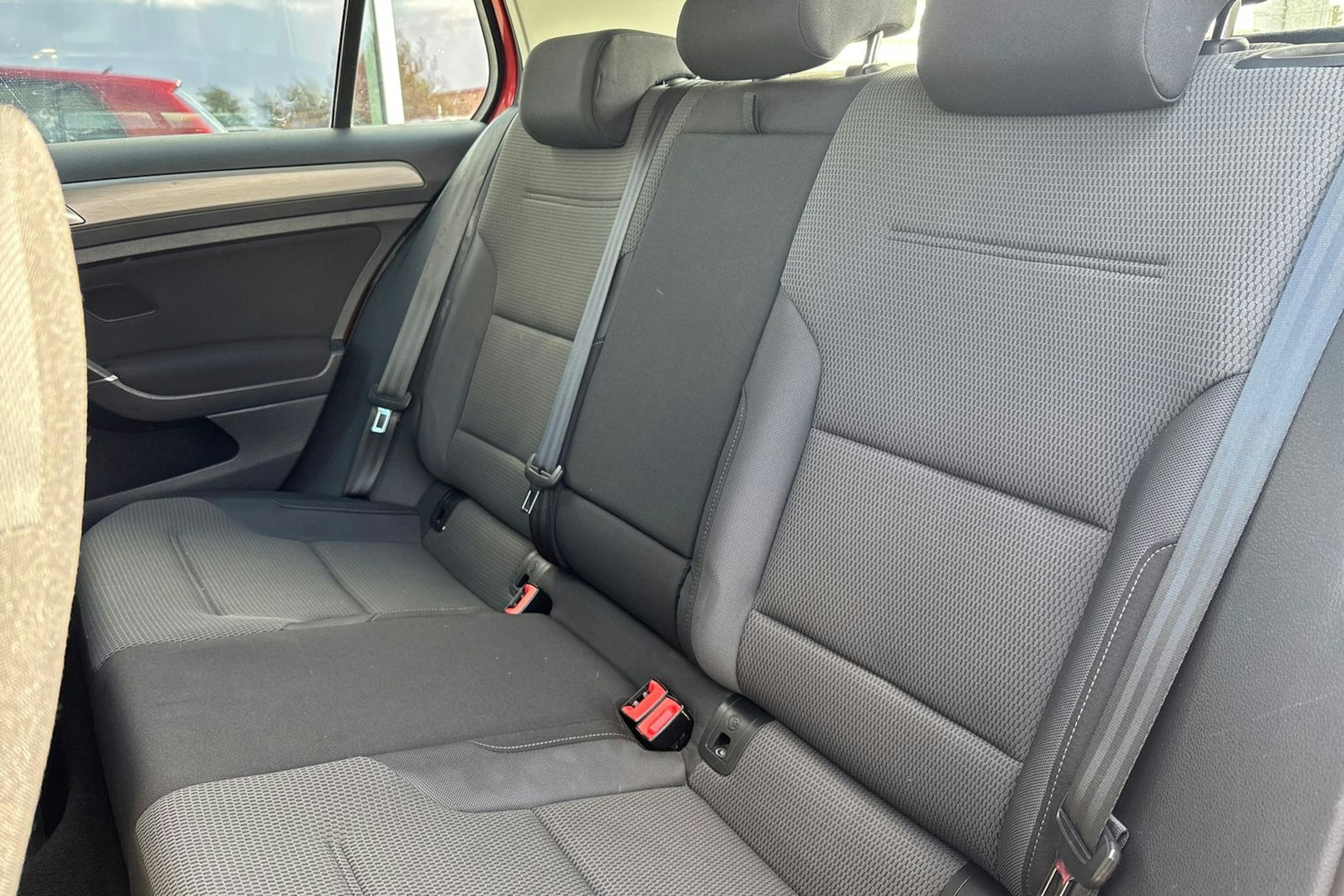 Punainen Volkswagen GOLF 2015 kuva 16.
