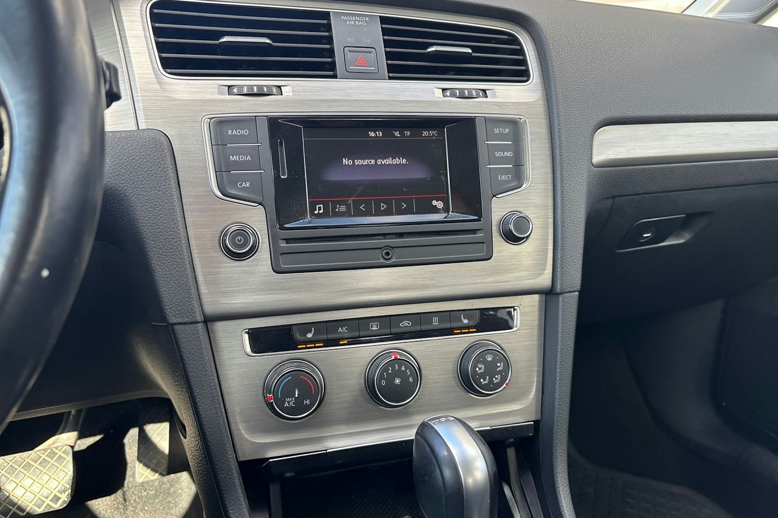 Punainen Volkswagen GOLF 2015 kuva 18.