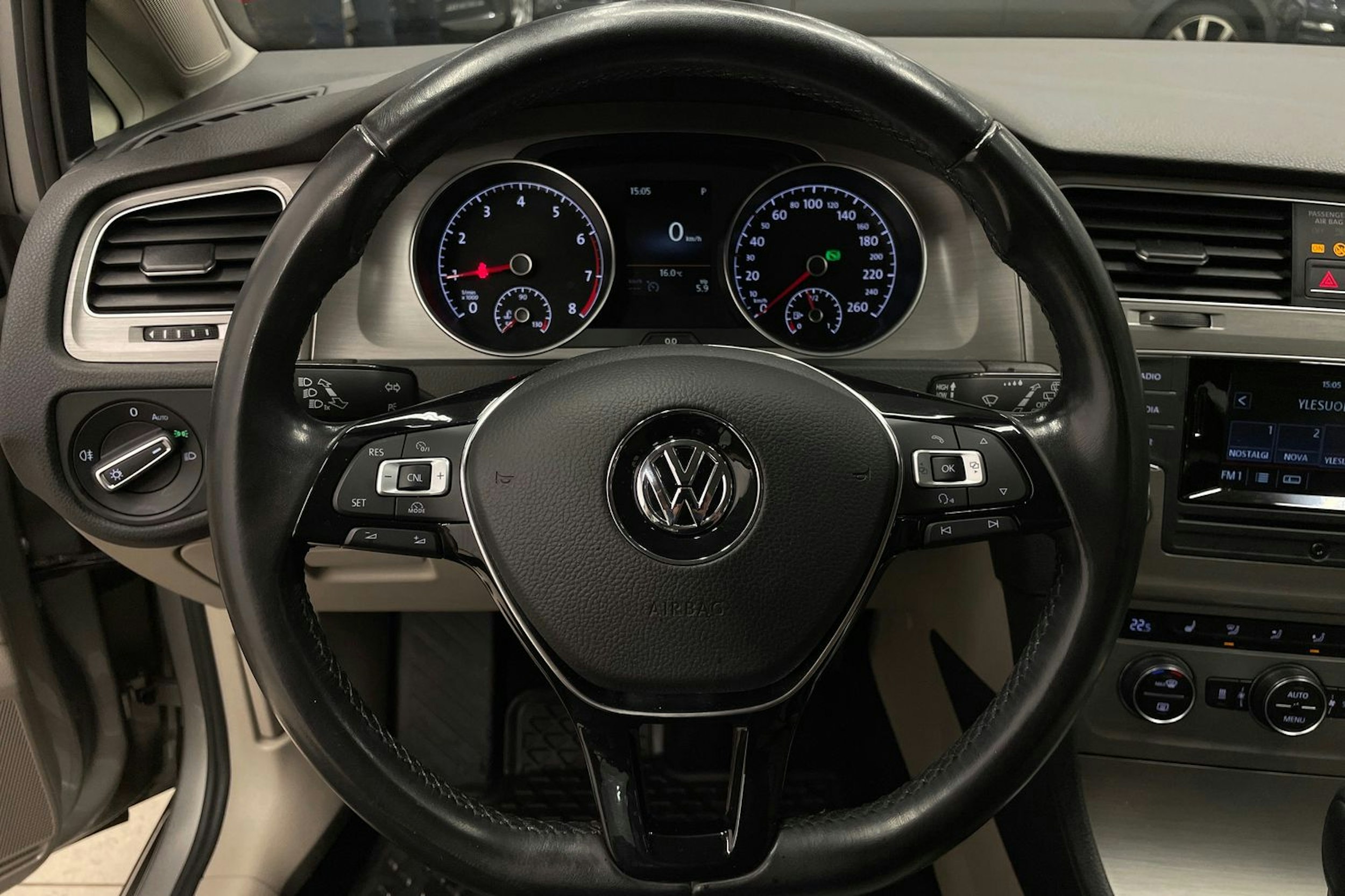 Harmaa Volkswagen GOLF 2015 kuva 16.