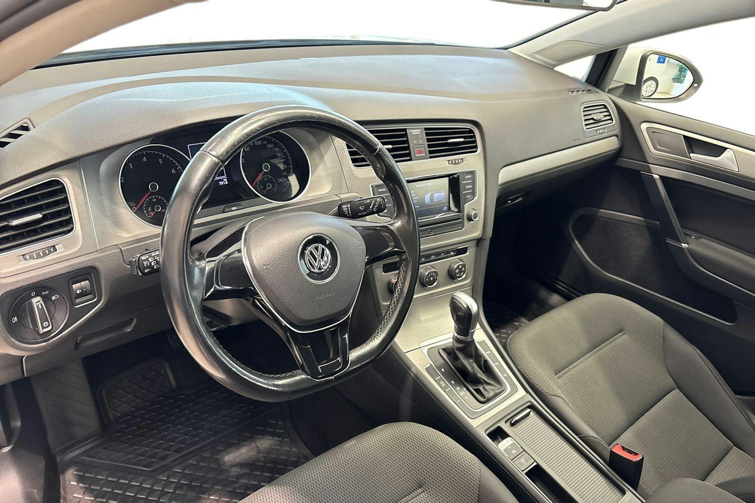 valkoinen Volkswagen Golf 2015 kuva 7.