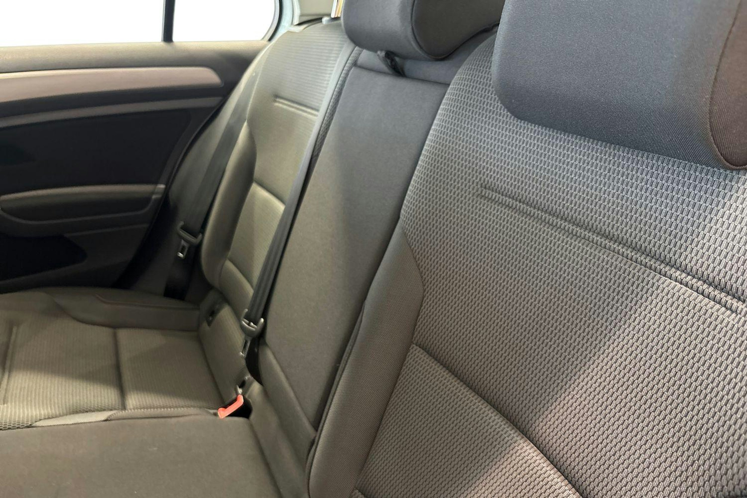 valkoinen Volkswagen Golf 2015 kuva 10.