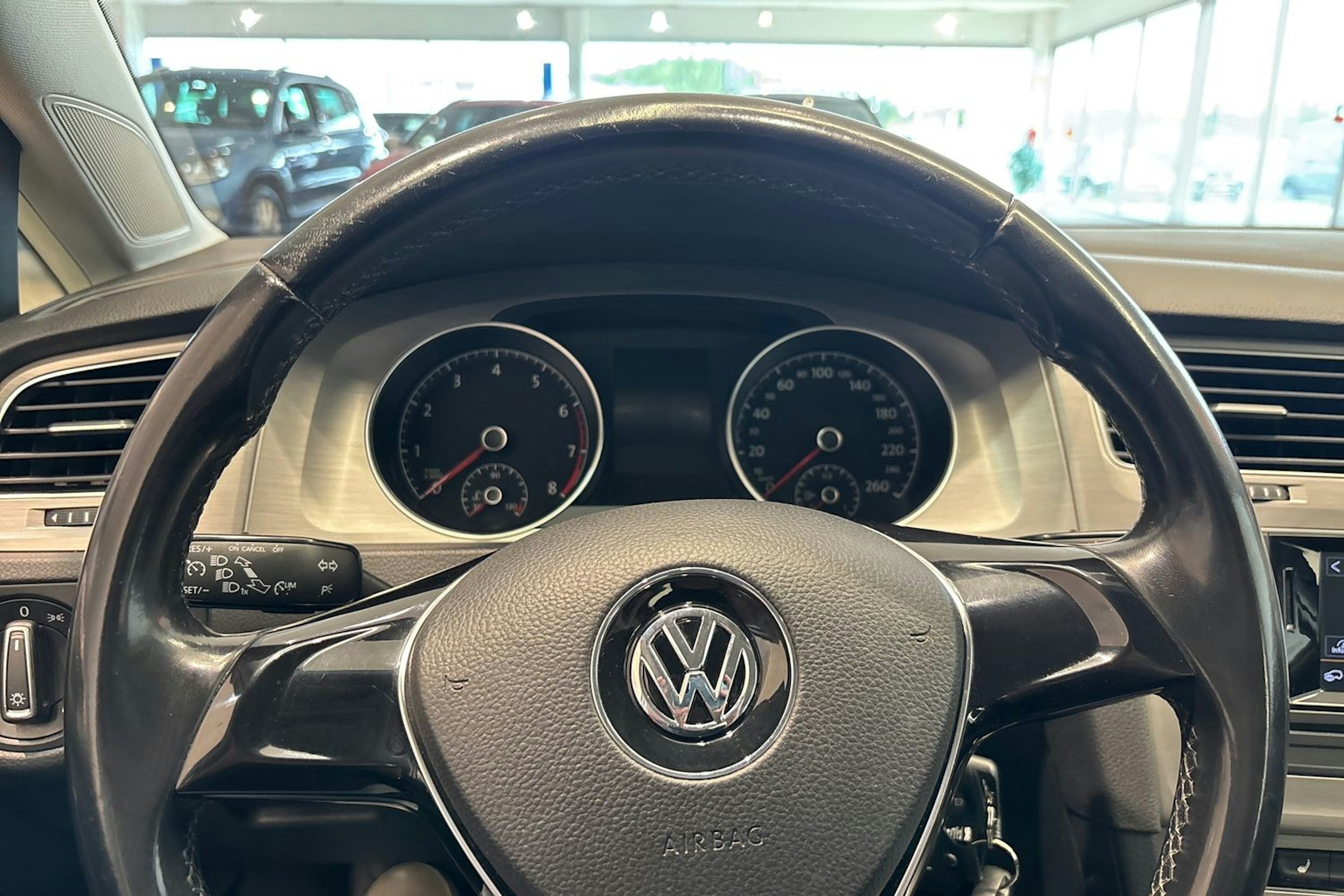 valkoinen Volkswagen Golf 2015 kuva 14.
