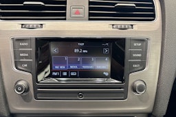 valkoinen Volkswagen Golf 2015 kuva 15.
