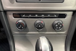 valkoinen Volkswagen Golf 2015 kuva 16.