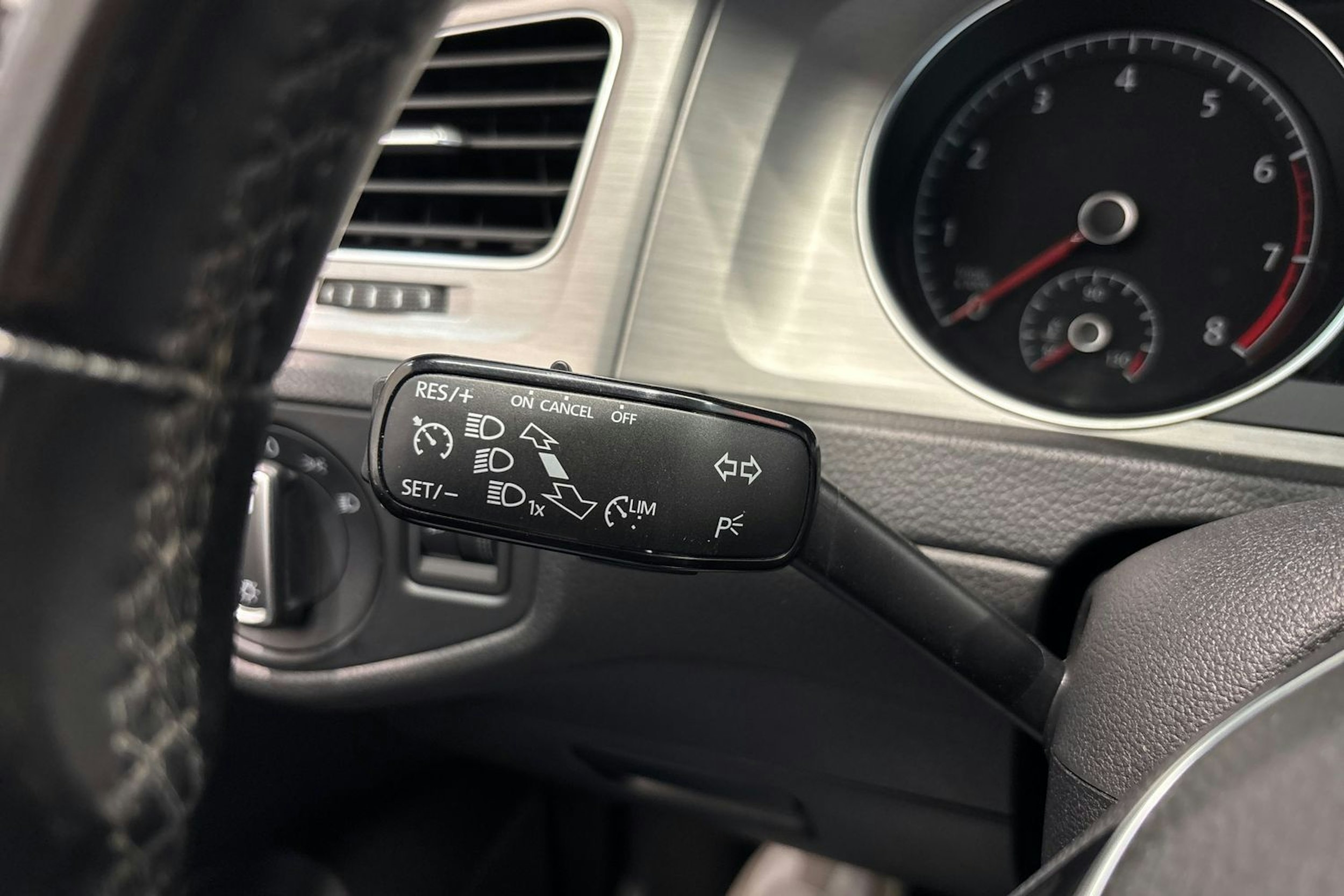 valkoinen Volkswagen Golf 2015 kuva 17.