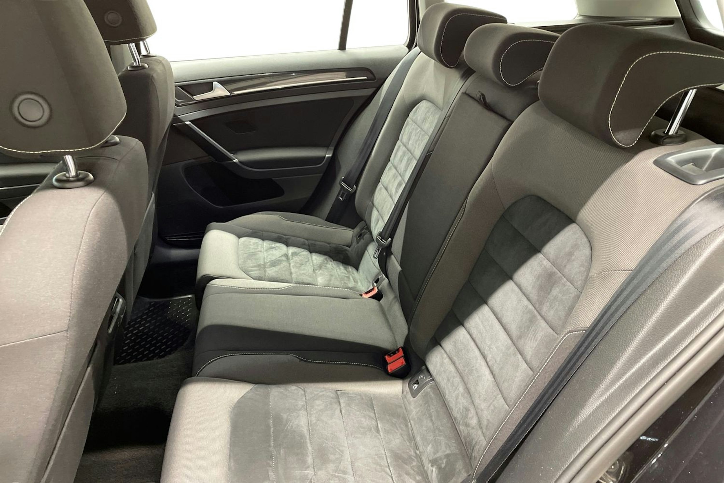 Musta Volkswagen GOLF 2015 kuva 10.