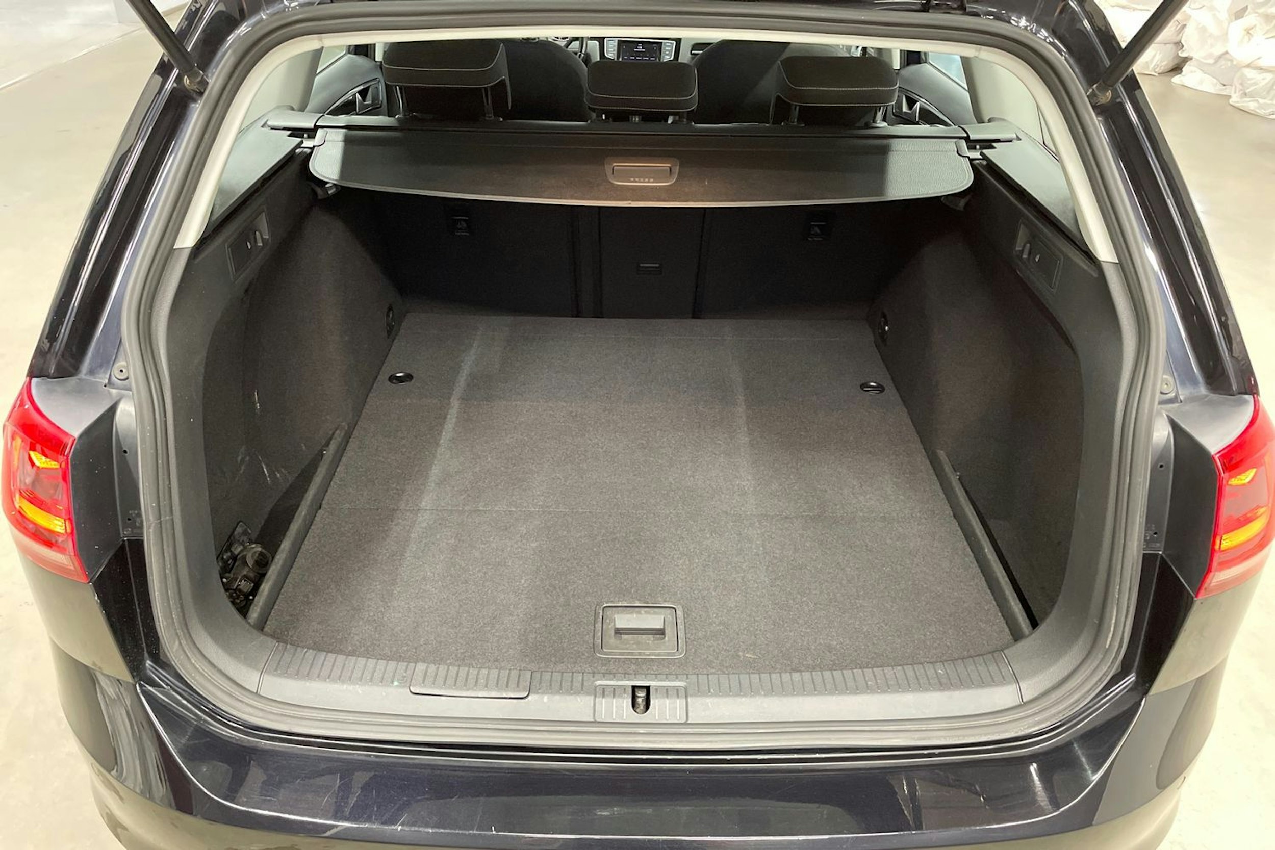 Musta Volkswagen GOLF 2015 kuva 15.