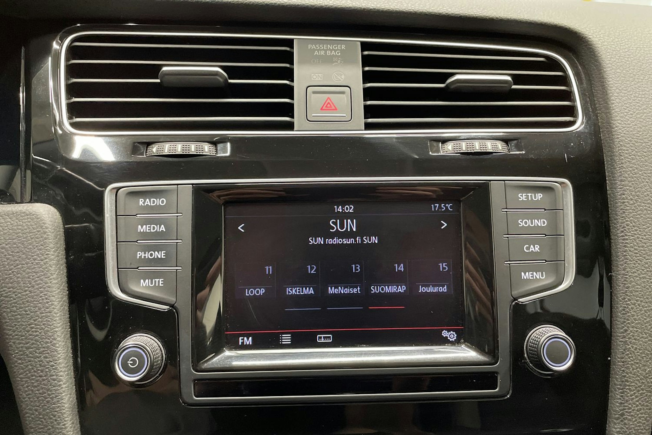 Musta Volkswagen GOLF 2015 kuva 17.