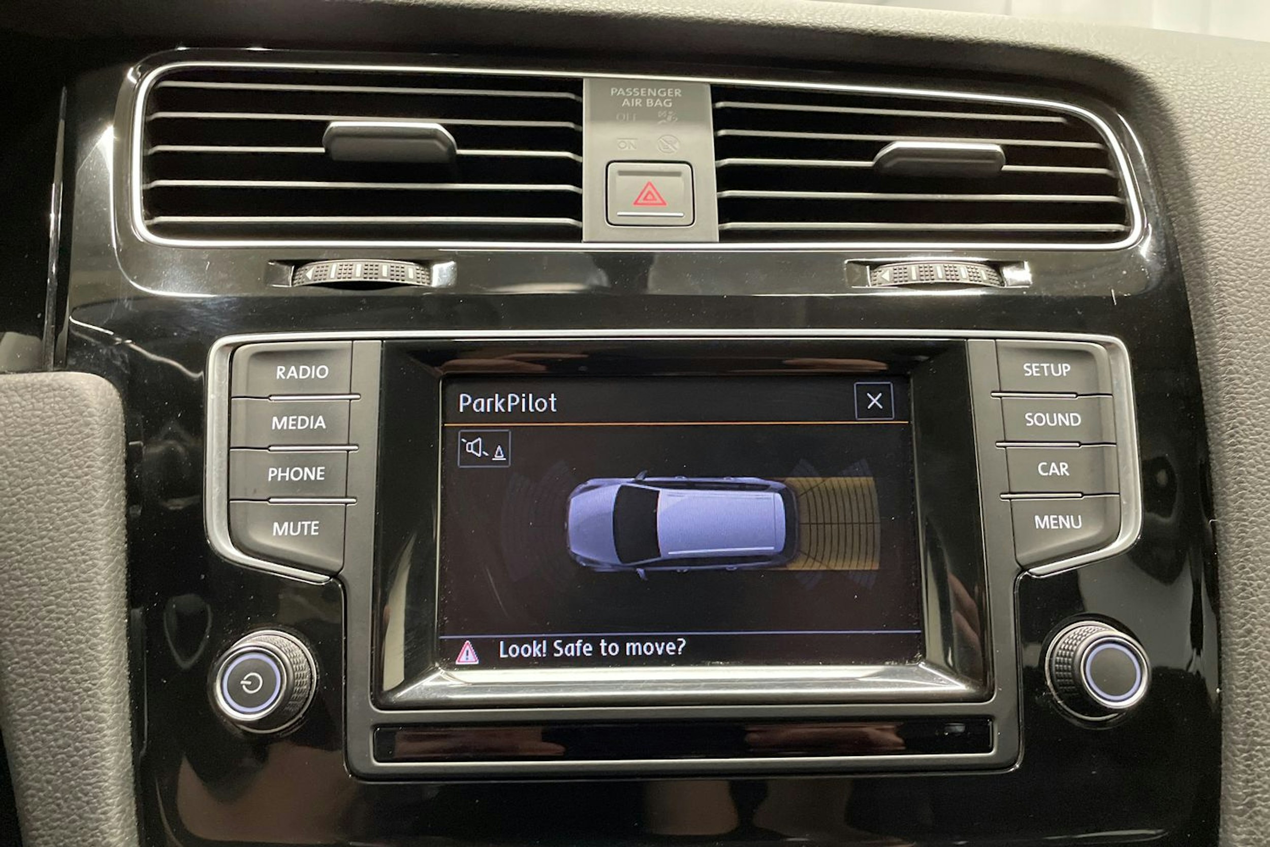 Musta Volkswagen GOLF 2015 kuva 18.