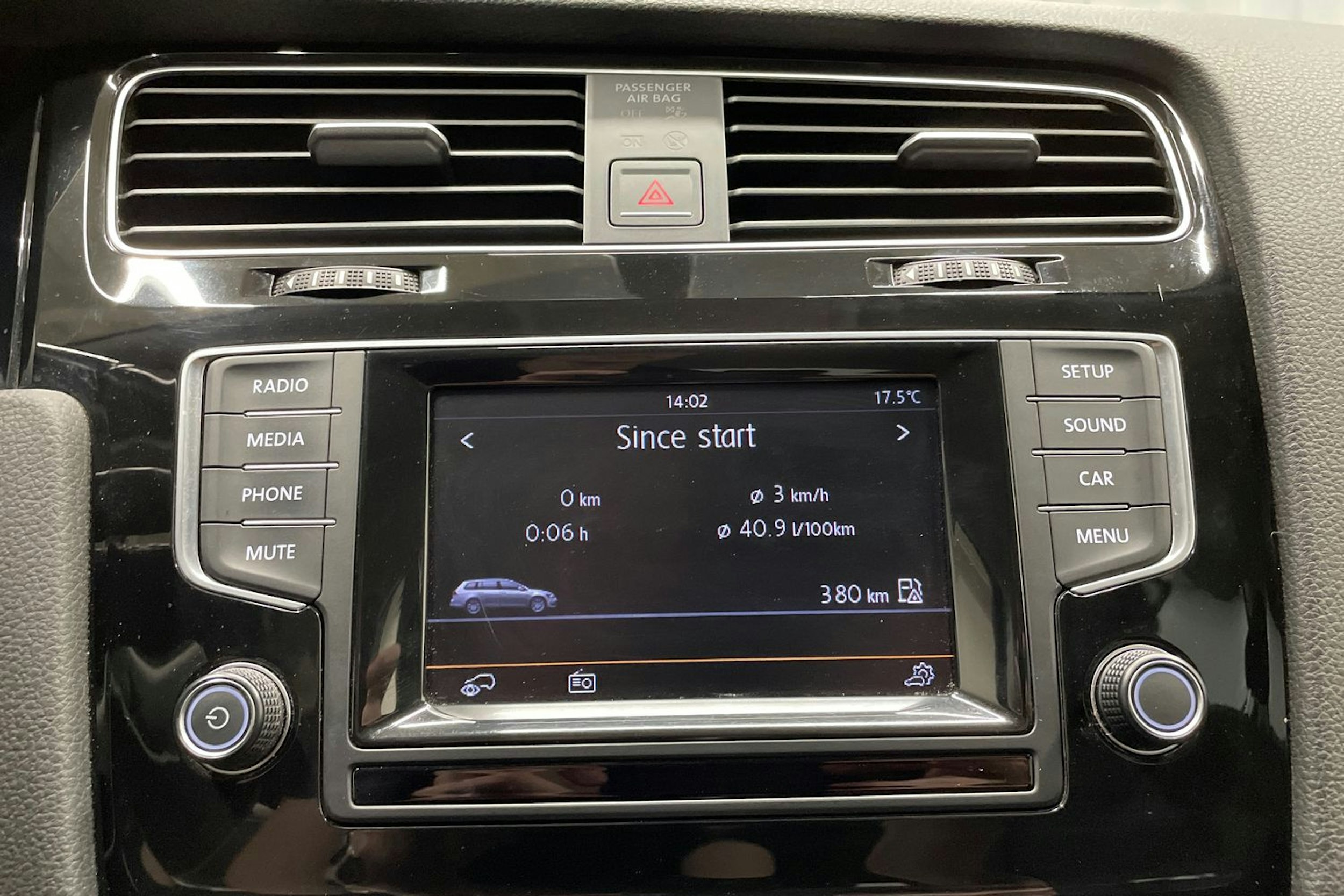 Musta Volkswagen GOLF 2015 kuva 20.