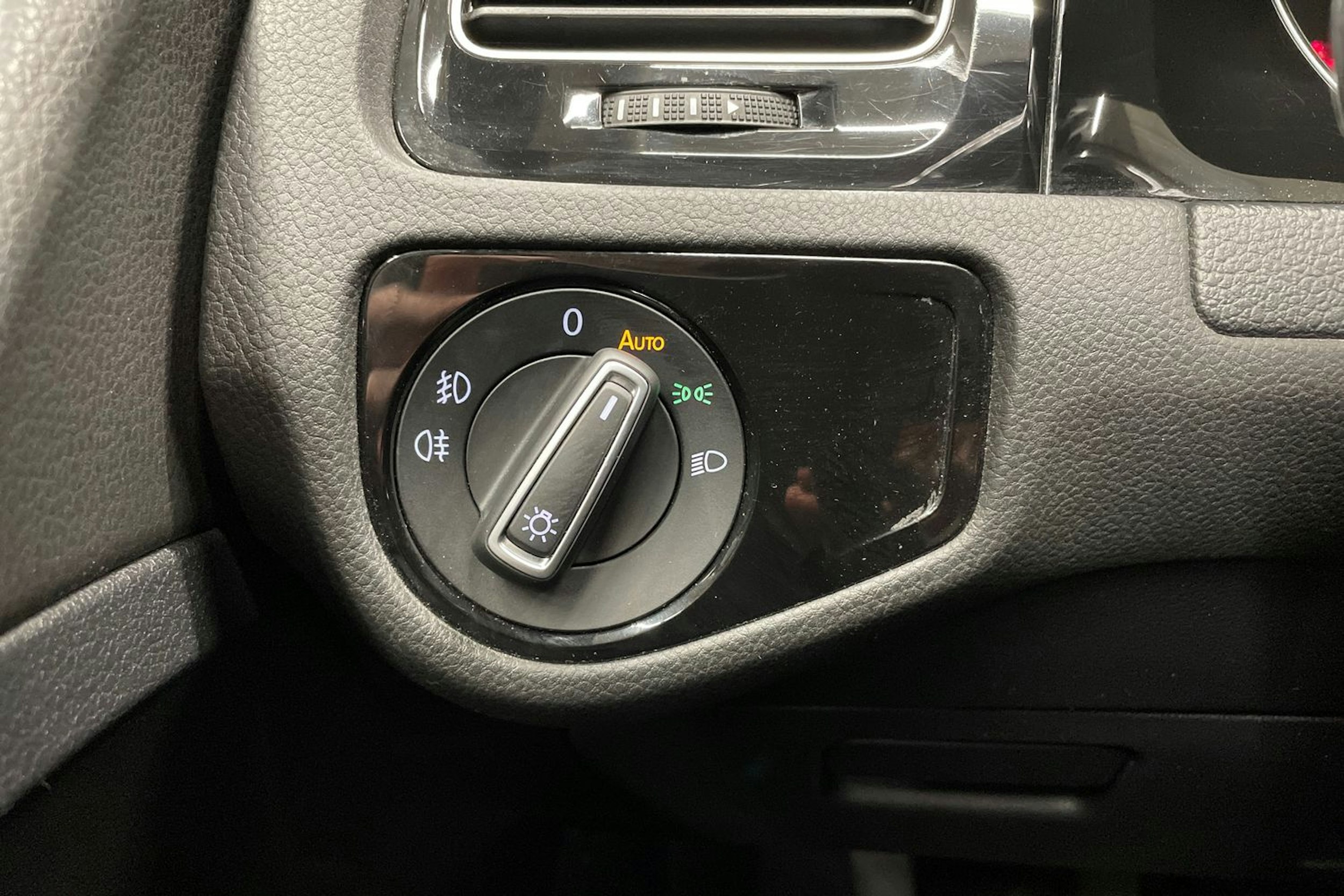 Musta Volkswagen GOLF 2015 kuva 23.