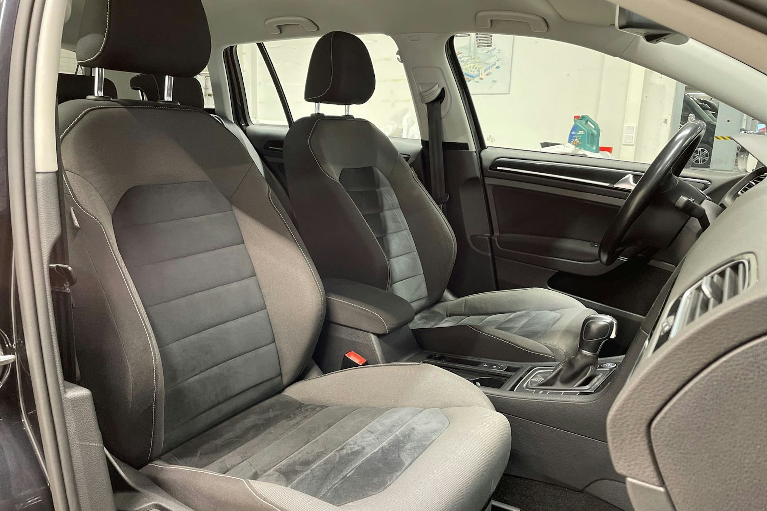 Musta Volkswagen GOLF 2015 kuva 25.