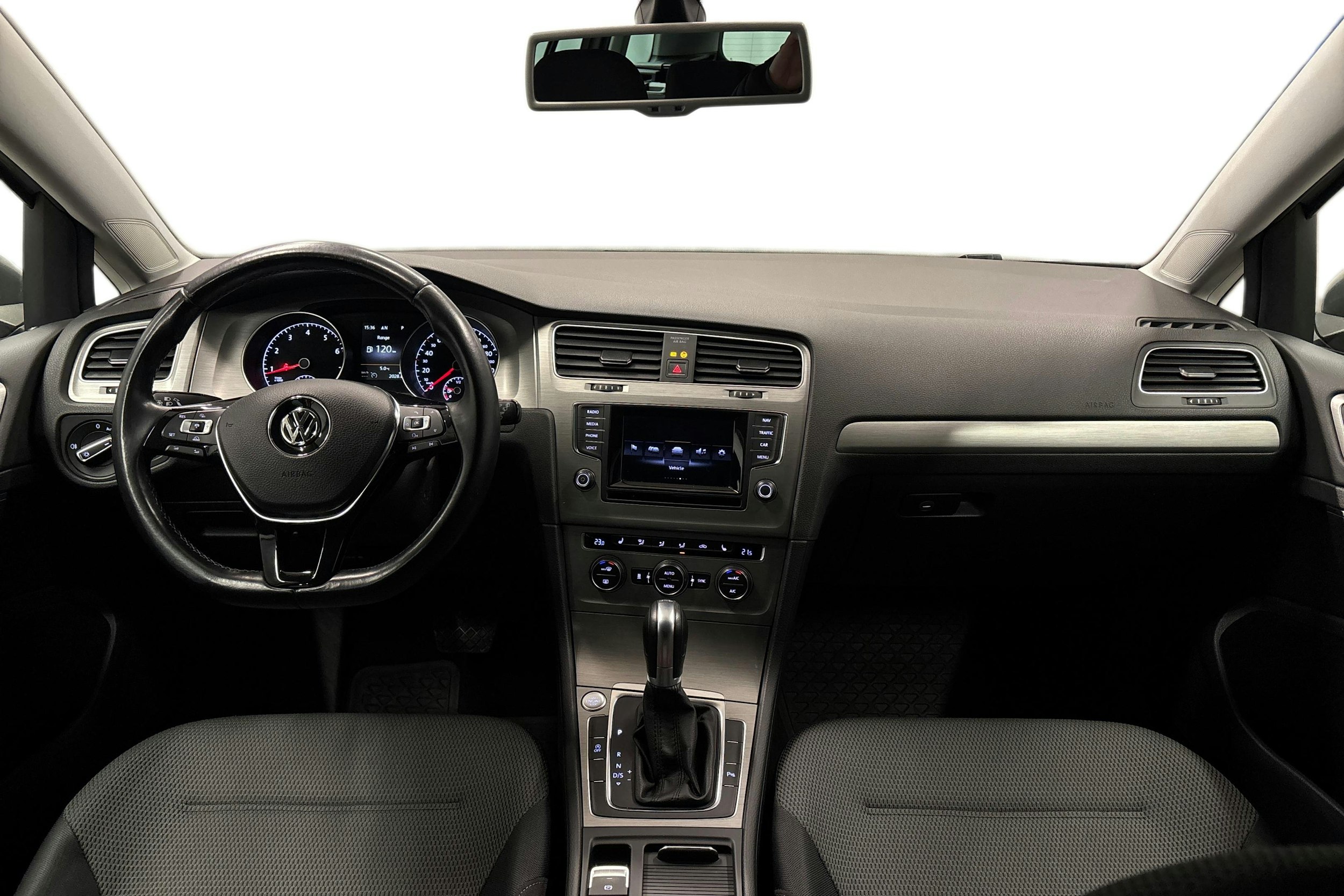 harmaa Volkswagen Golf 2015 kuva 9.