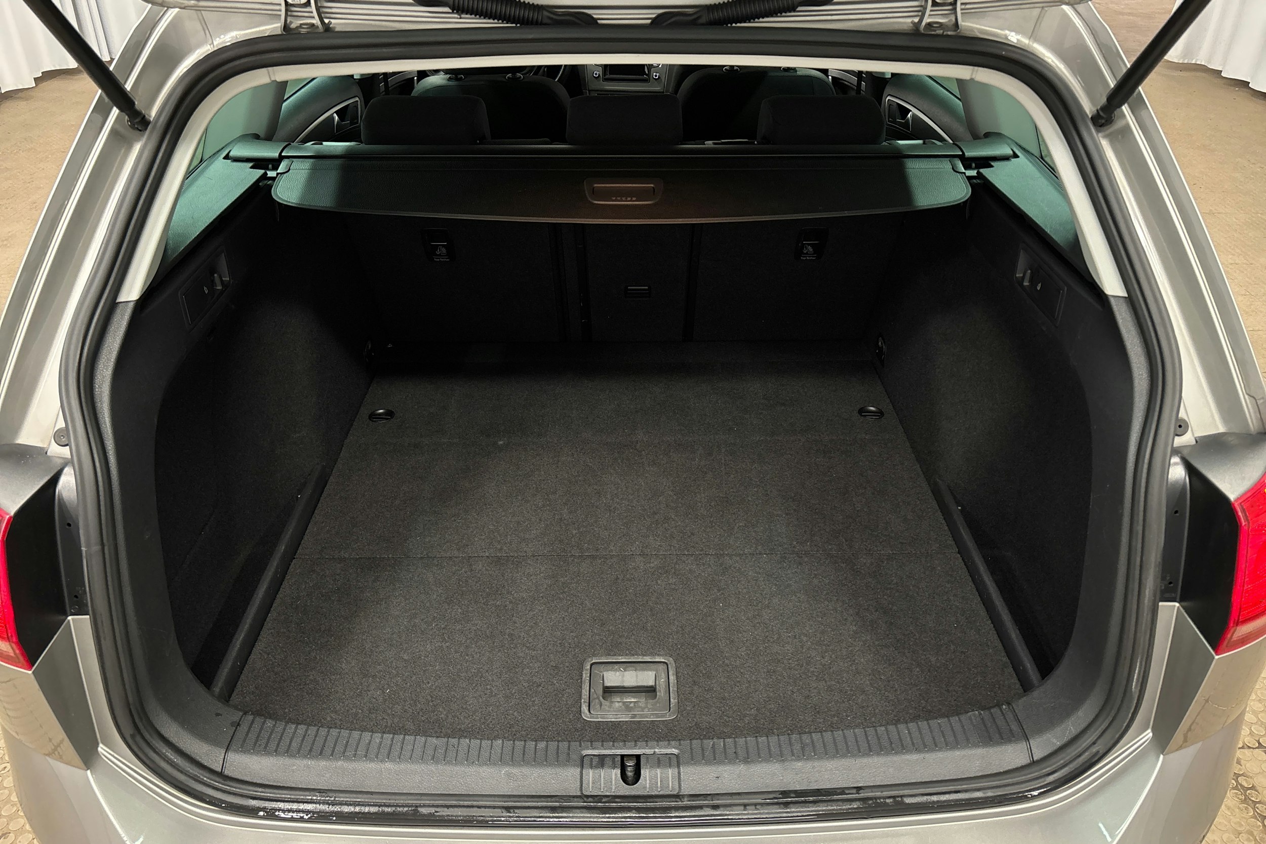 harmaa Volkswagen Golf 2015 kuva 14.