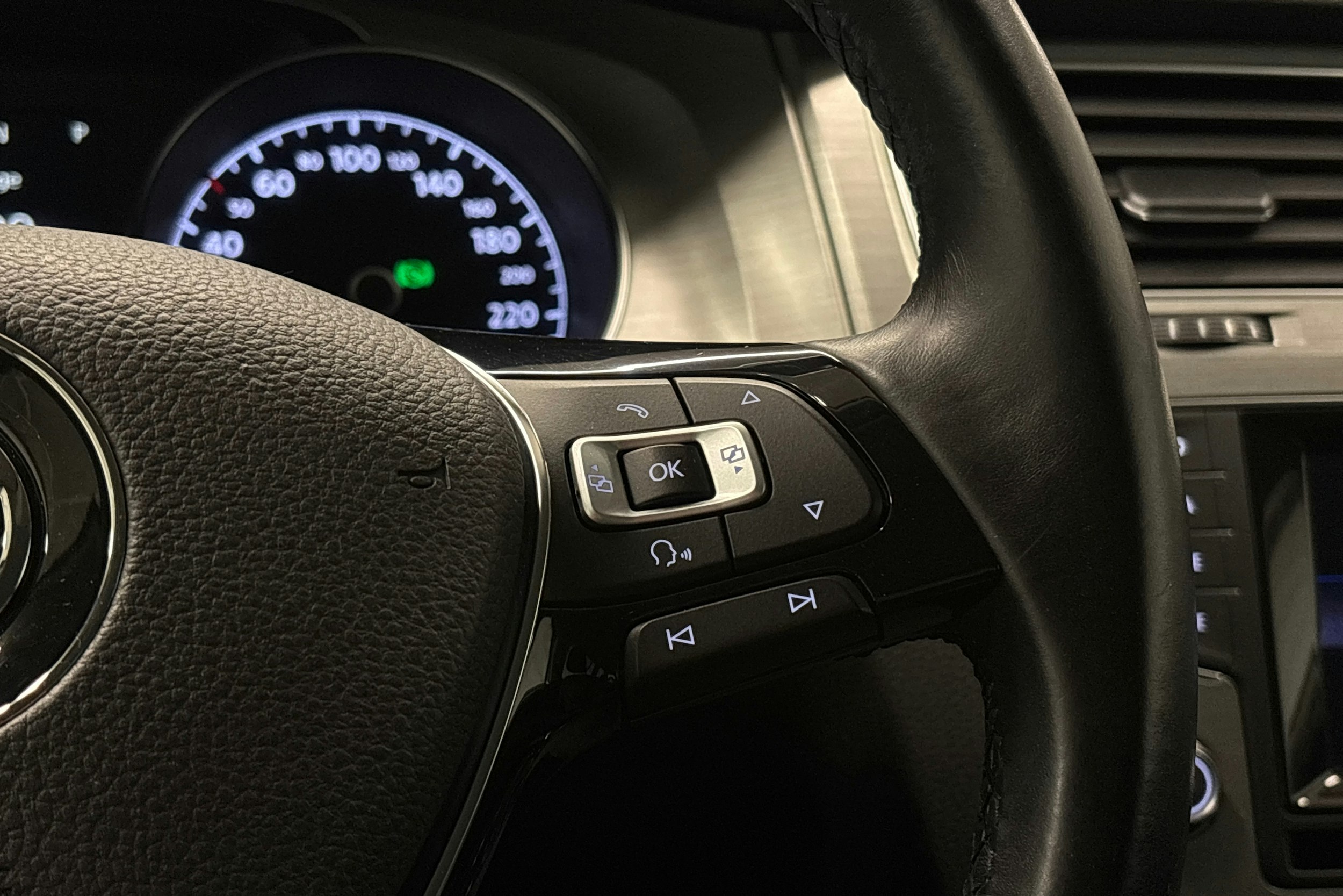 harmaa Volkswagen Golf 2015 kuva 18.