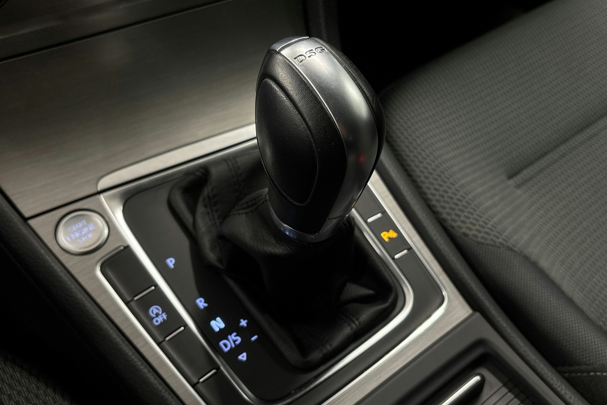 harmaa Volkswagen Golf 2015 kuva 26.