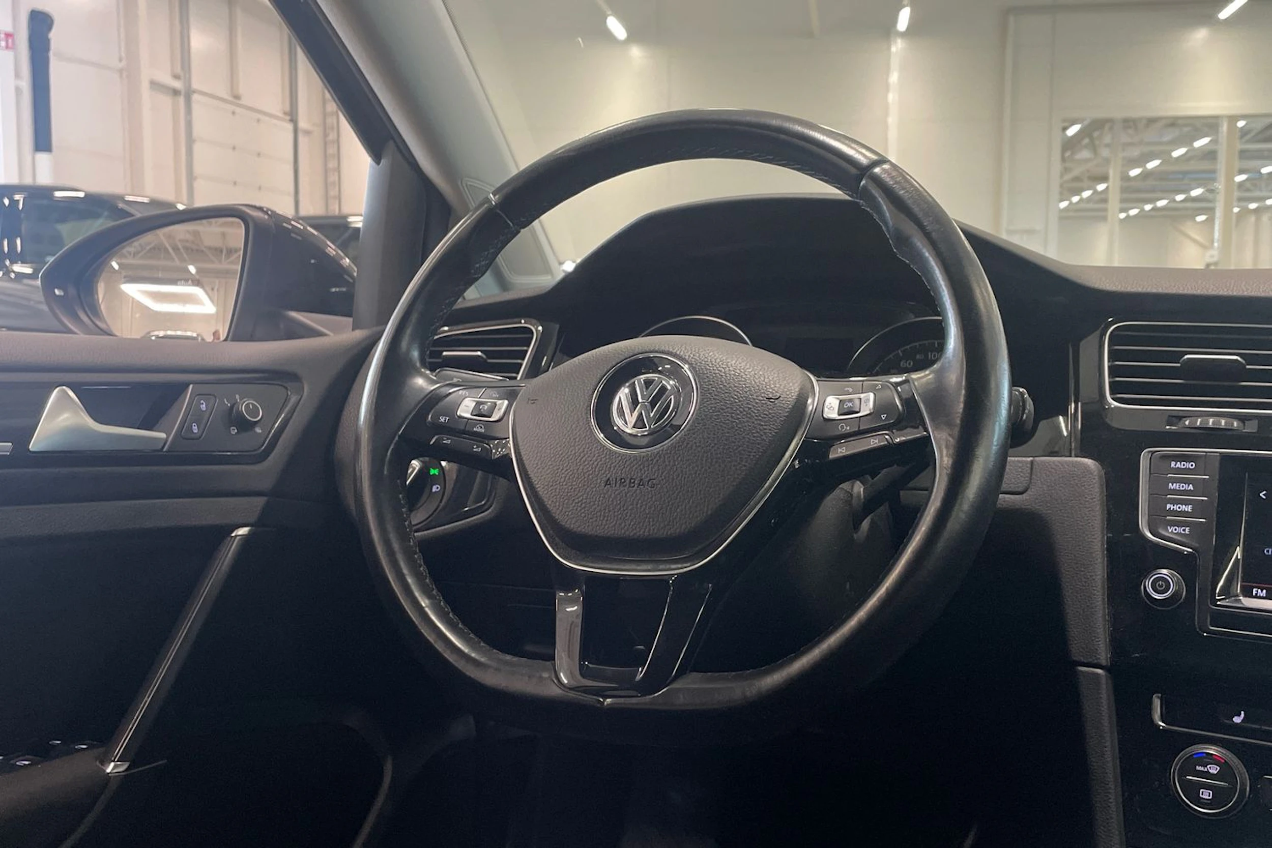 harmaa Volkswagen Golf 2015 kuva 12.