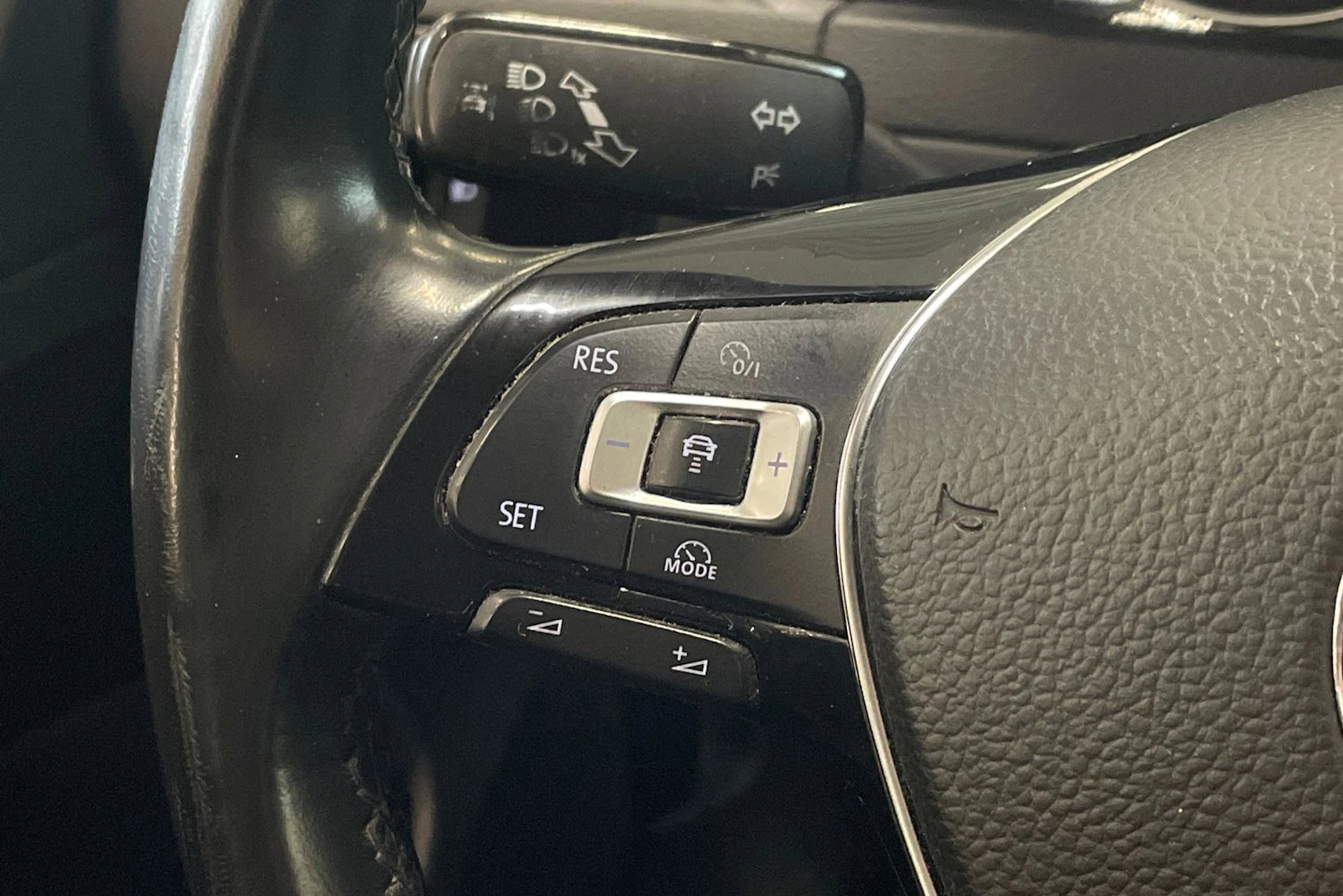 harmaa Volkswagen Golf 2015 kuva 13.