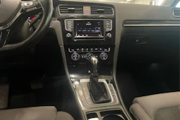 harmaa Volkswagen Golf 2015 kuva 16.