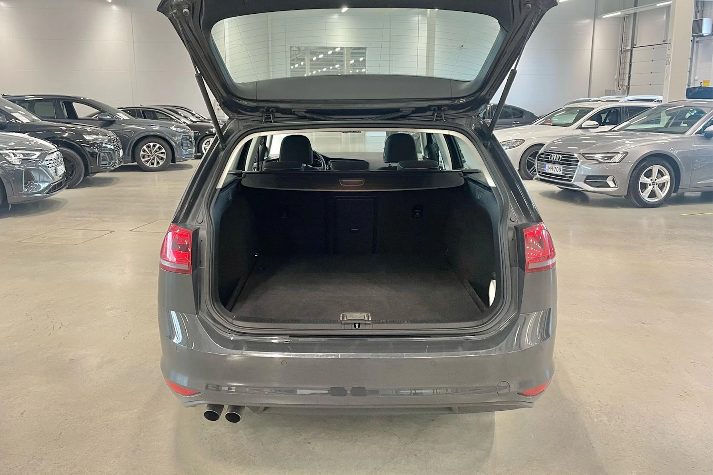 harmaa Volkswagen Golf 2015 kuva 26.
