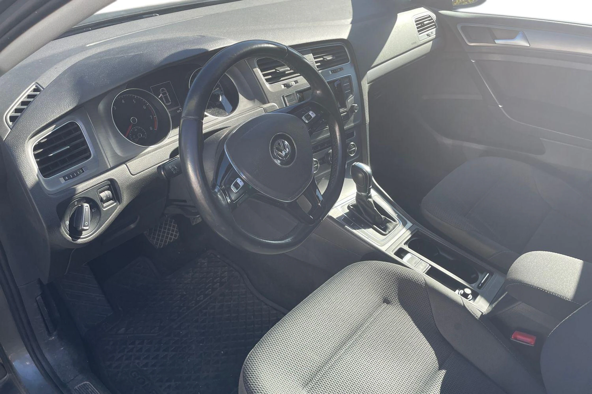 harmaa Volkswagen Golf 2015 kuva 3.