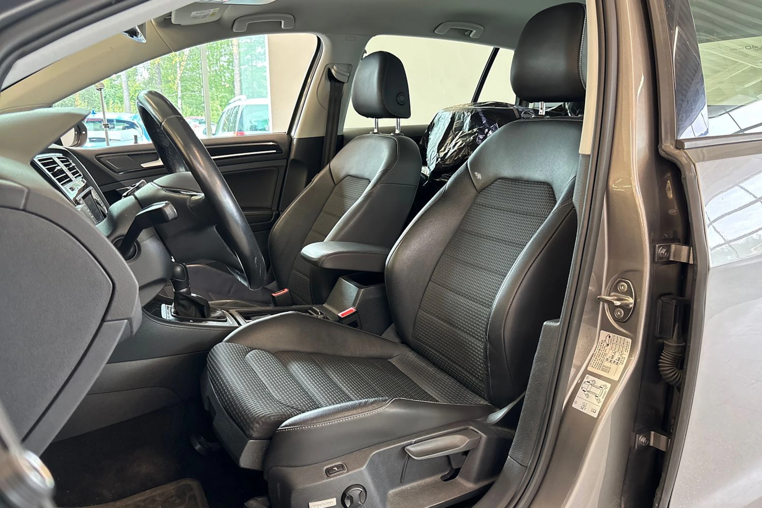 Harmaa Volkswagen GOLF 2015 kuva 4.