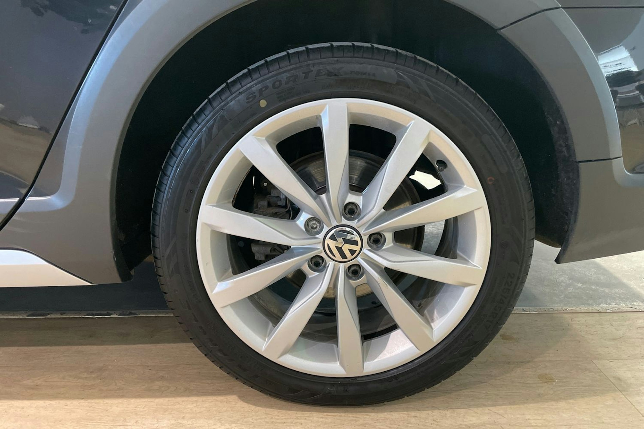 musta Volkswagen Golf 2015 kuva 13.