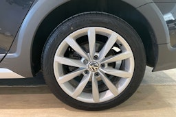 musta Volkswagen Golf 2015 kuva 13.