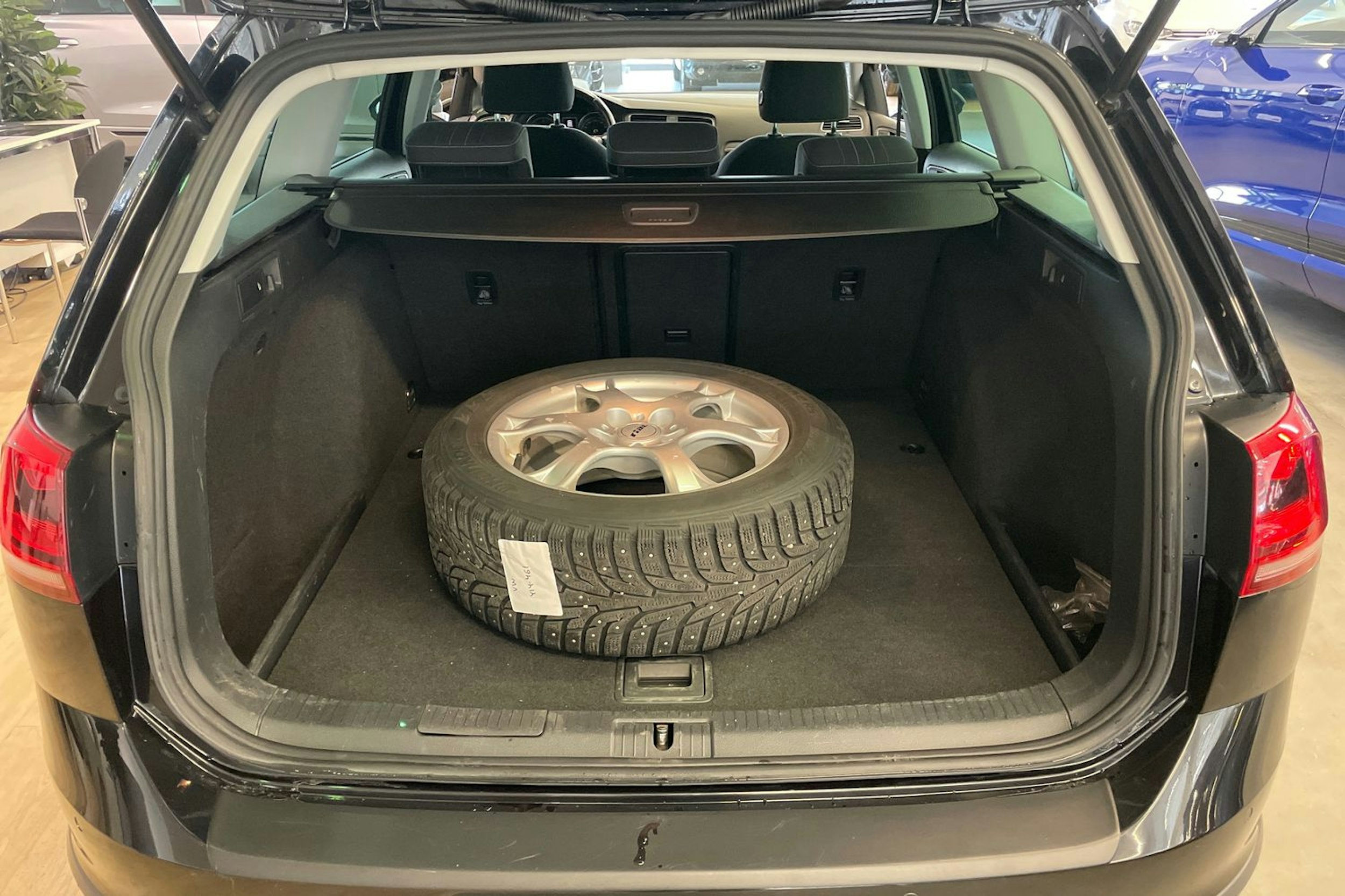 musta Volkswagen Golf 2015 kuva 14.